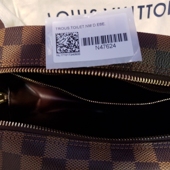 Louis Vuitton Cosmetic Bag - Picture 3 of 6